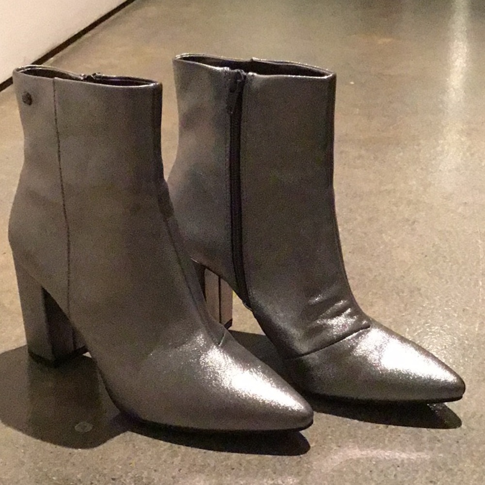 Simply Vera wang metallic silver midi boots